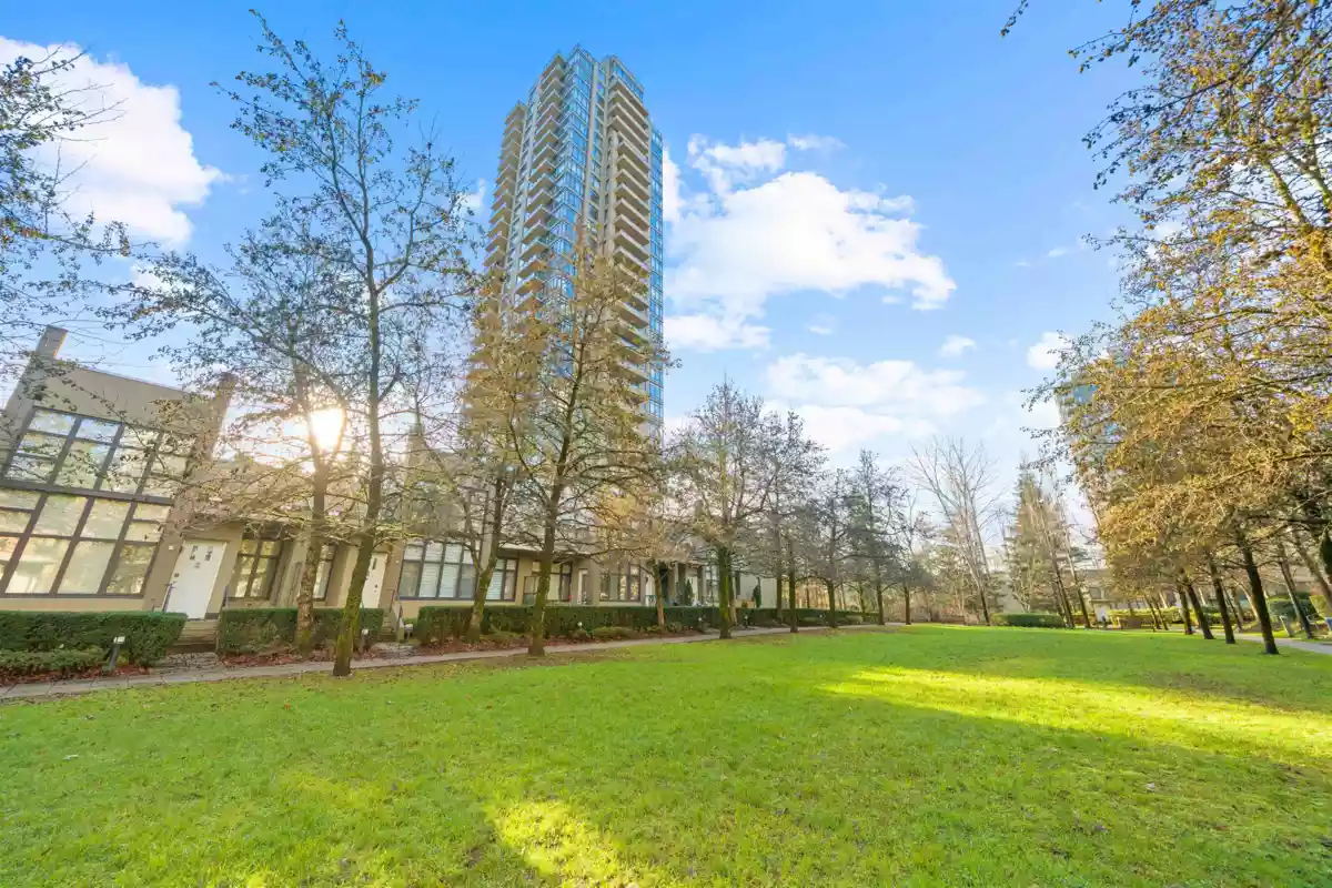 Backyard Photo of 605 2345 Madison Avenue, Burnaby, BC