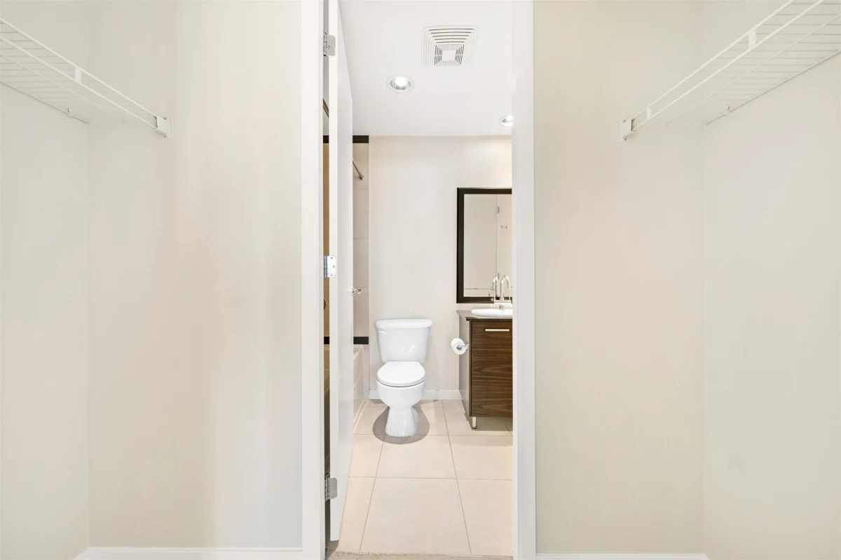 Office / Den Photo of 605 2345 Madison Avenue, Burnaby, BC