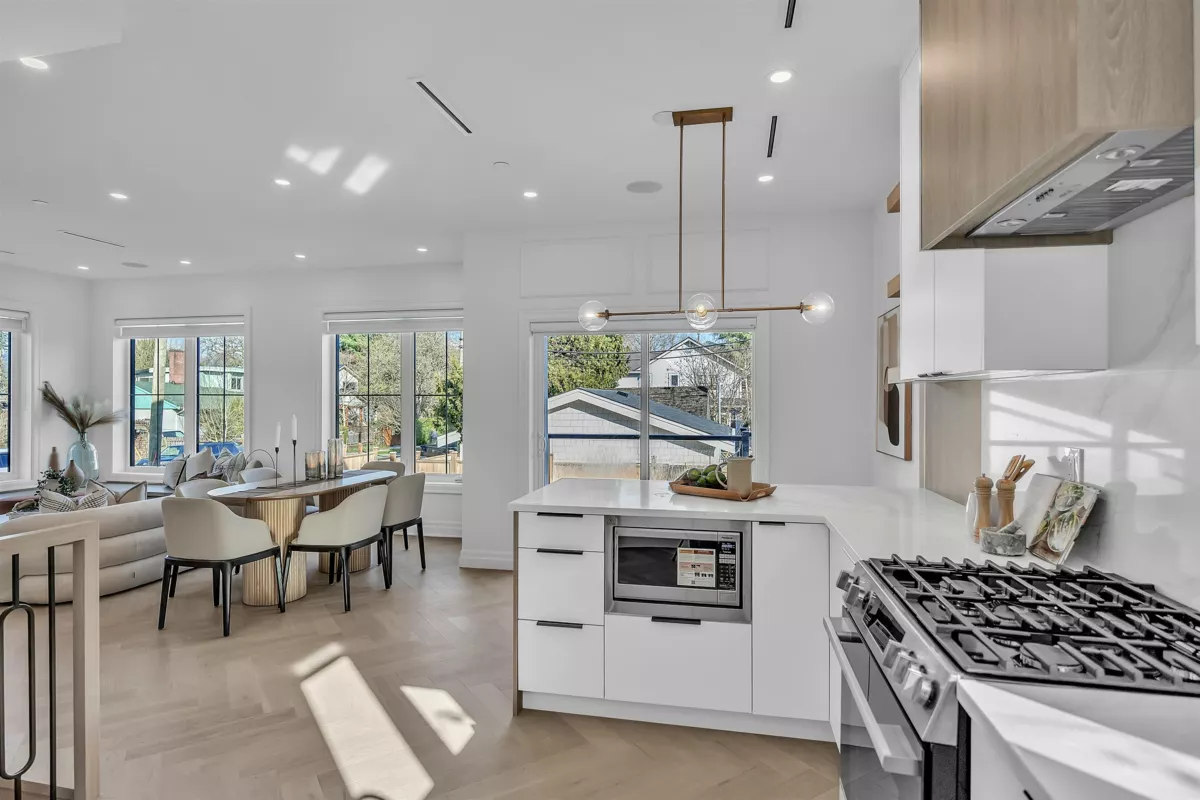 Breakfast Nook Photo of 3526 E Lakewood Street, Vancouver, BC