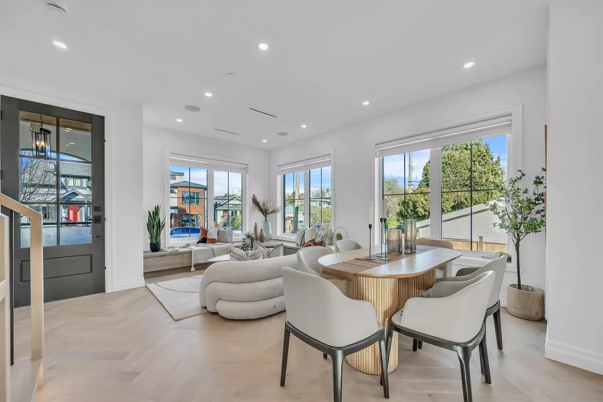 Dining Area Photo of 3526 E Lakewood Street, Vancouver, BC