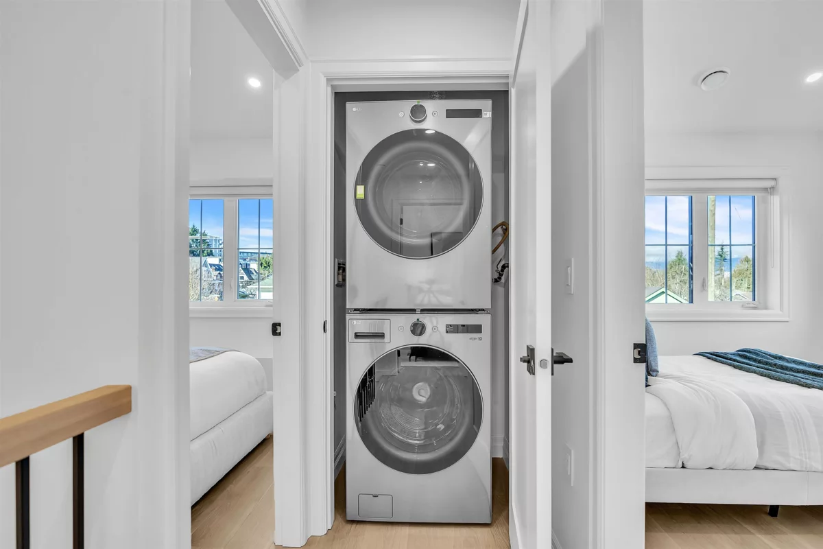 Entry Foyer Photo of 3526 E Lakewood Street, Vancouver, BC