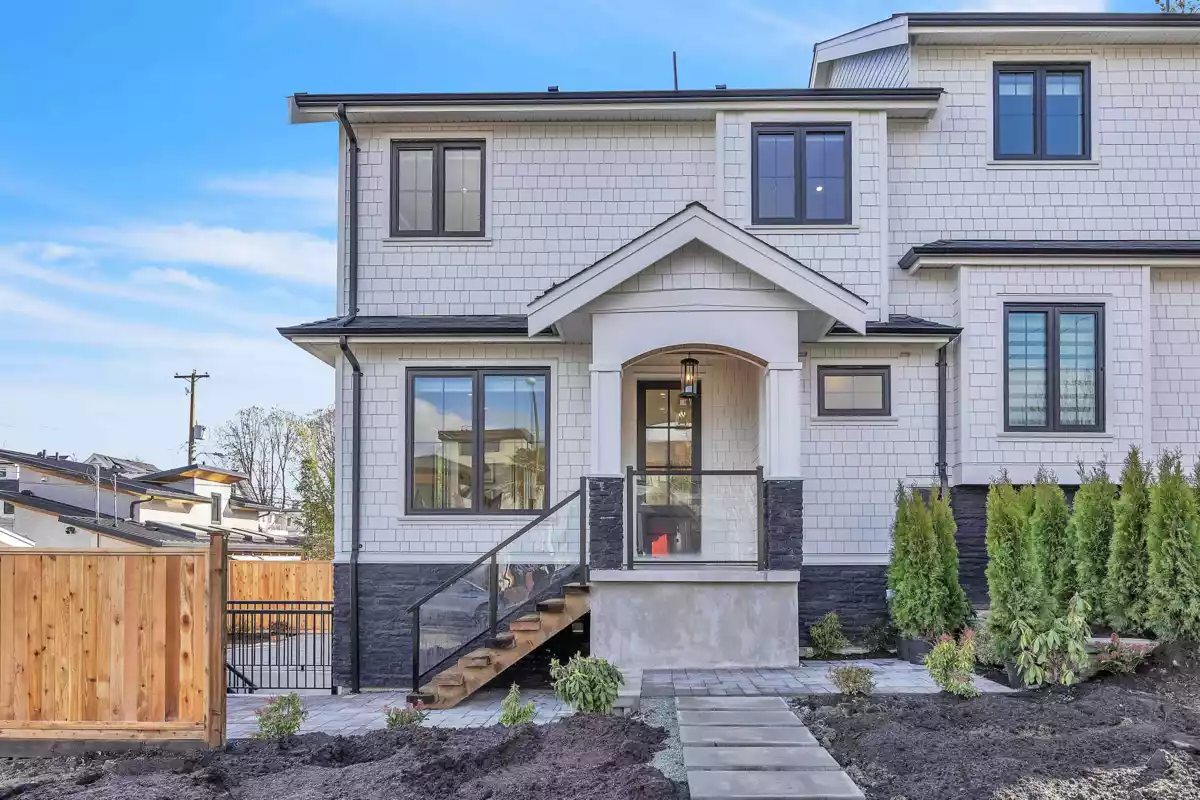 Front Yard Photo of 3526 E Lakewood Street, Vancouver, BC