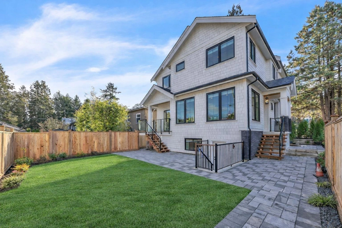 Garden / Landscaping Photo of 3526 E Lakewood Street, Vancouver, BC