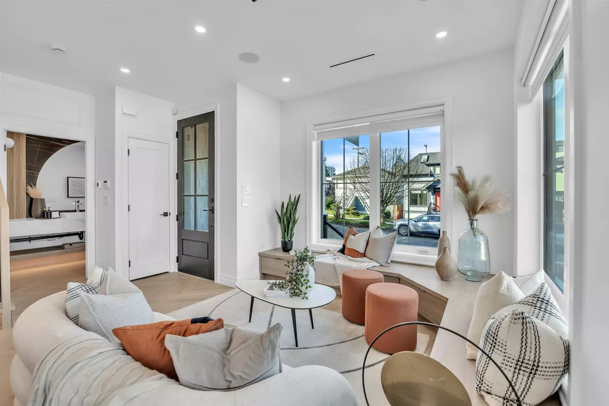 Living Room Photo of 3526 E Lakewood Street, Vancouver, BC