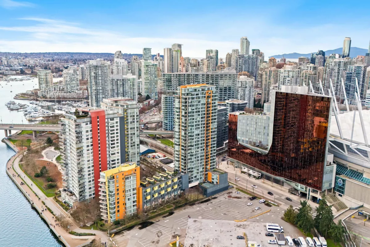 Garden / Landscaping Photo of 3302 33 Smithe Street, Vancouver, BC
