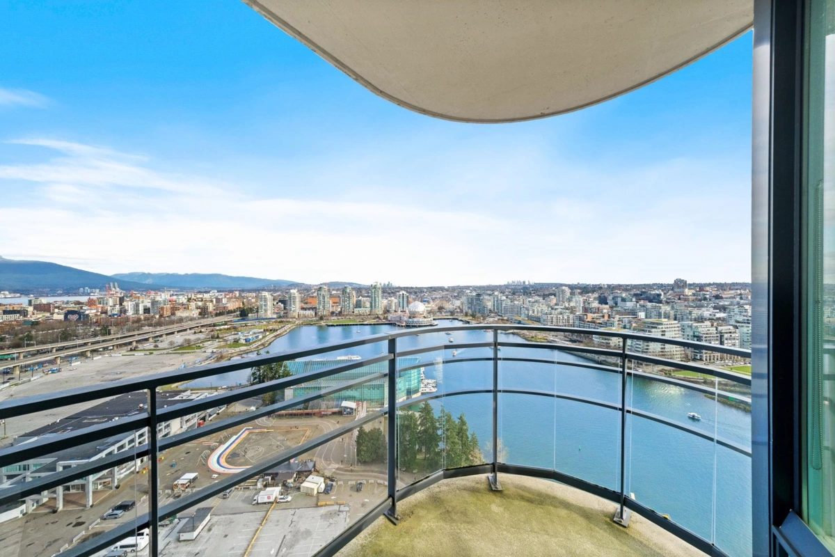 Powder Room Photo of 3302 33 Smithe Street, Vancouver, BC