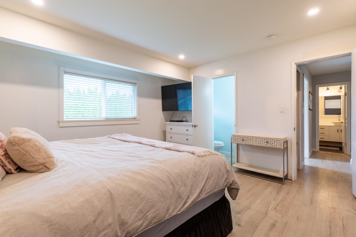 Garage Interior Photo of 34324 Mendham Street, Abbotsford, BC