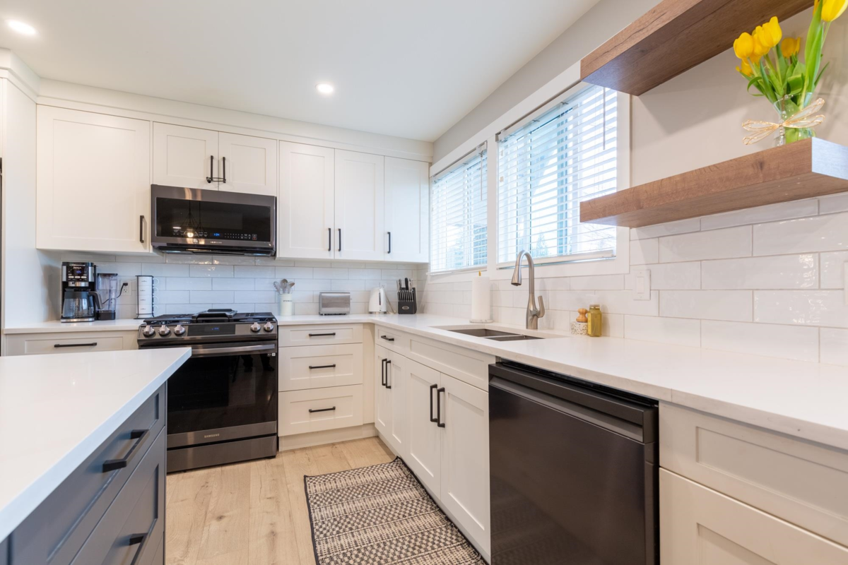 Laundry Room Photo of 34324 Mendham Street, Abbotsford, BC
