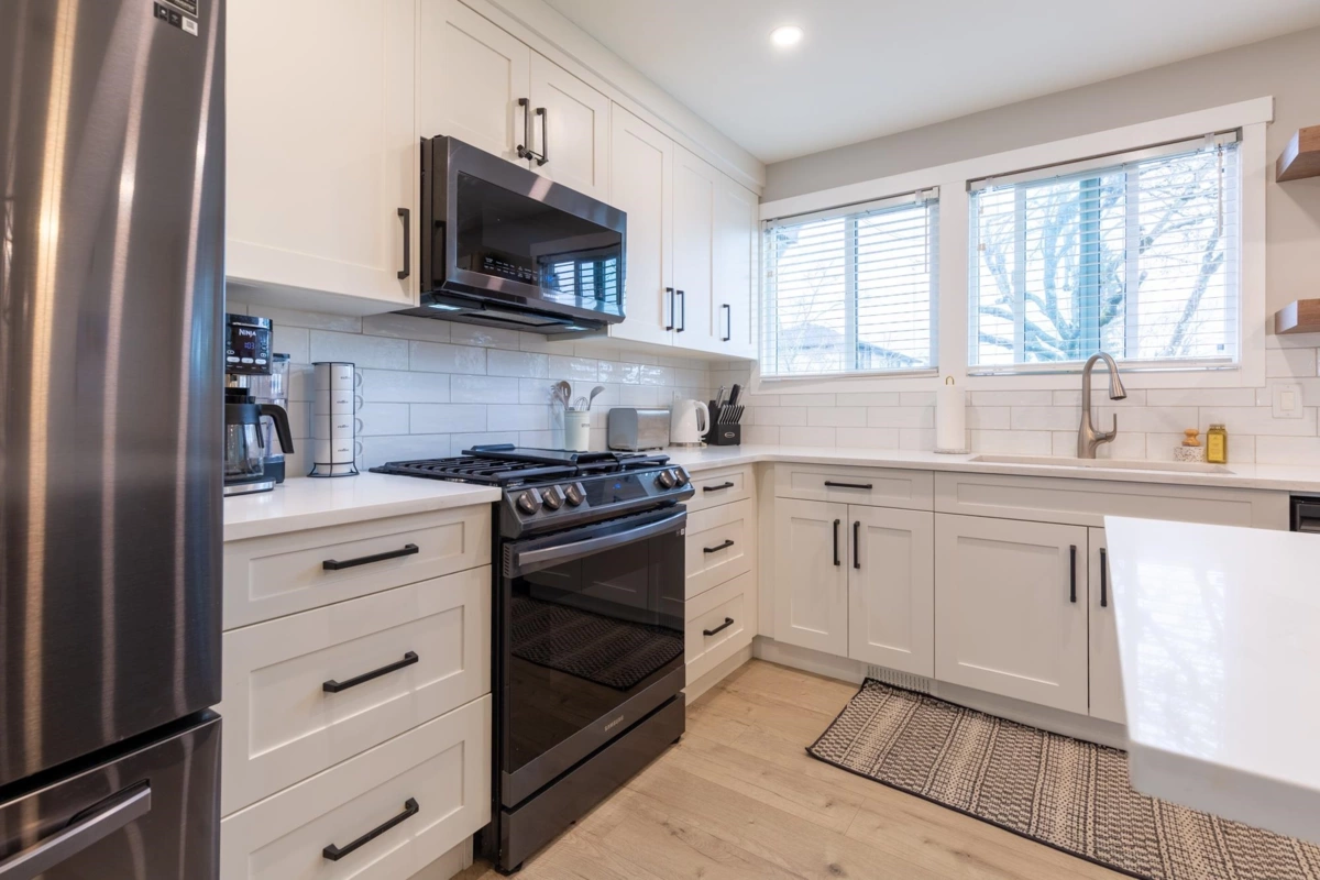 Powder Room Photo of 34324 Mendham Street, Abbotsford, BC