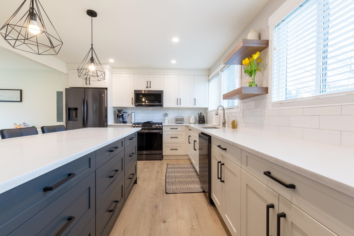 Walk-In Closet Photo of 34324 Mendham Street, Abbotsford, BC