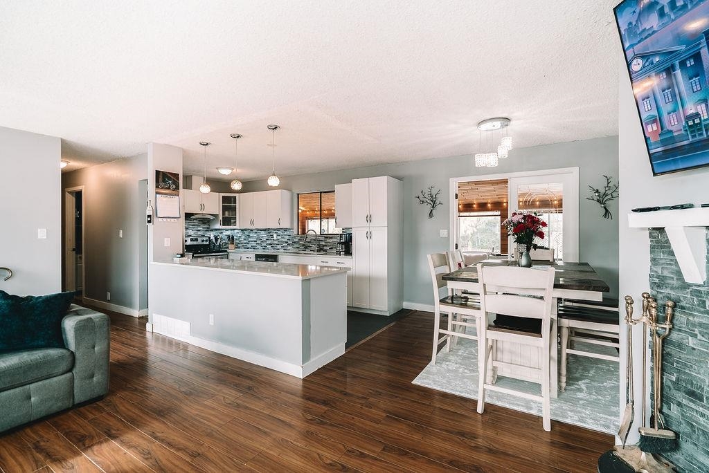 Breakfast Nook Photo of 8173 Sumac Place, Mission, BC