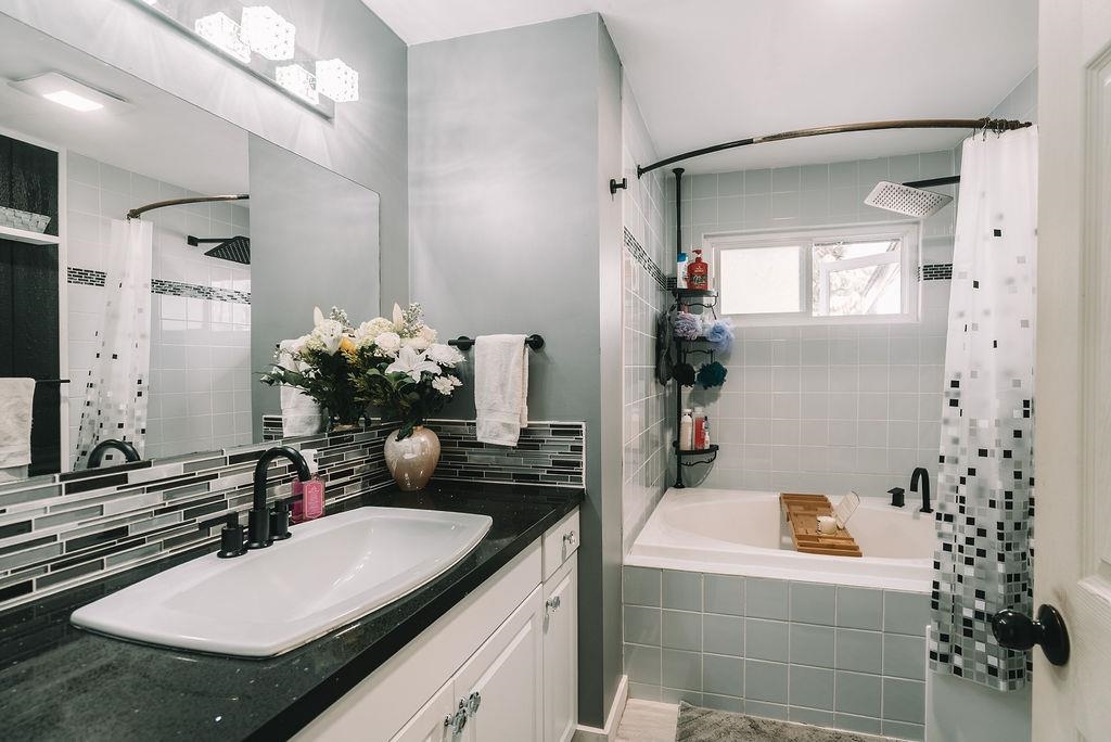 Laundry Room Photo of 8173 Sumac Place, Mission, BC