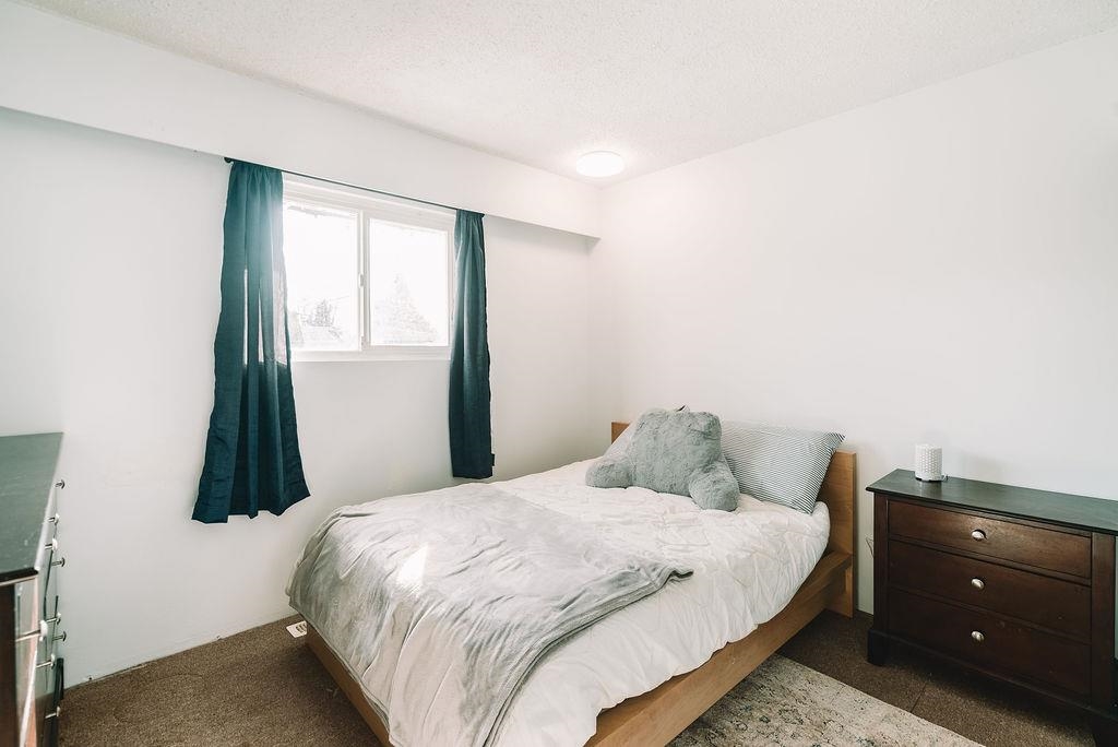 Powder Room Photo of 8173 Sumac Place, Mission, BC