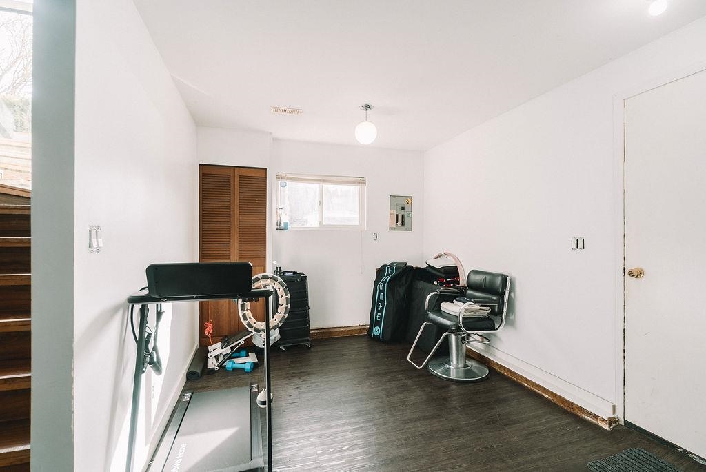 Staircase Photo of 8173 Sumac Place, Mission, BC