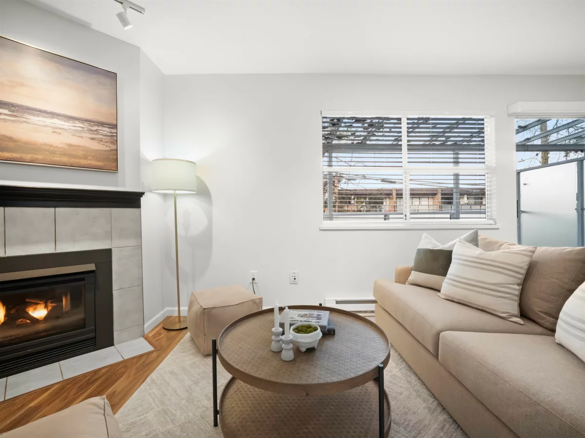 Living Room Photo of 935 E 8th Avenue, Vancouver, BC