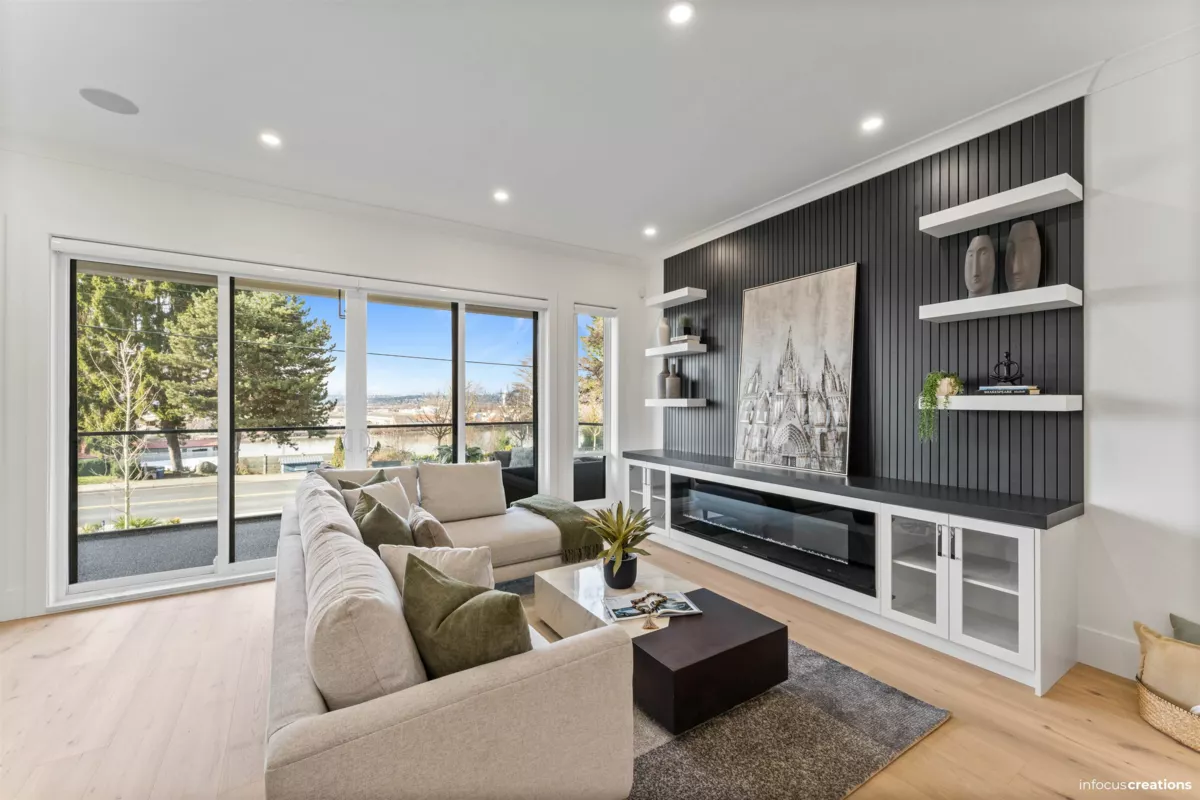 Breakfast Nook Photo of 10634 River Road, Delta, BC