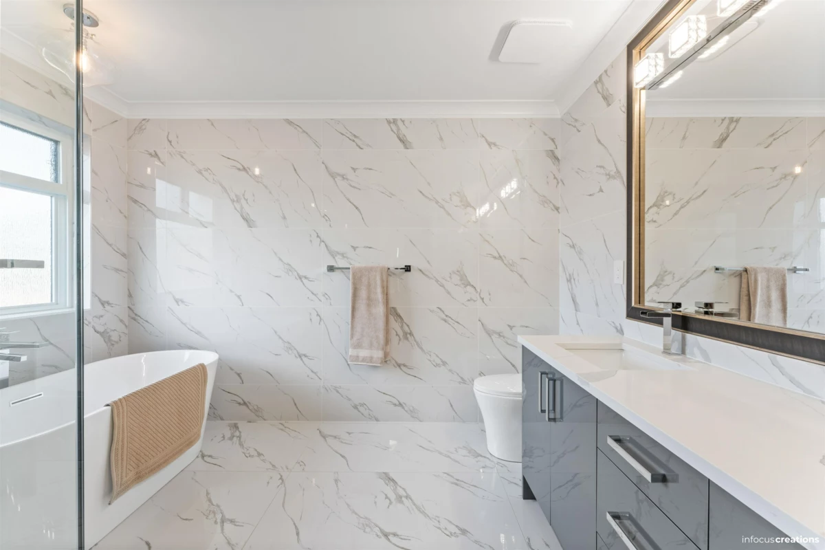 Entry Foyer Photo of 10634 River Road, Delta, BC