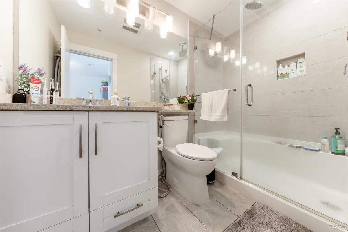 Bedroom 2 Photo of 402 11077 Ravine Road, Surrey, BC