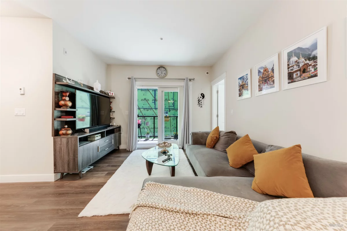 Breakfast Nook Photo of 402 11077 Ravine Road, Surrey, BC