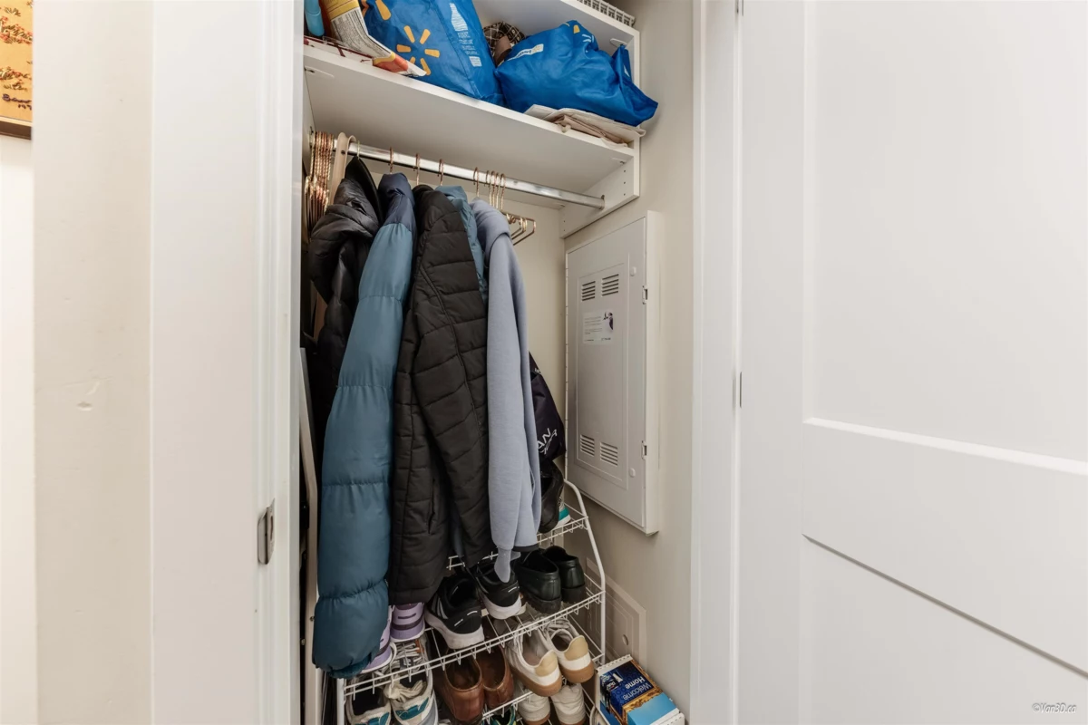 Entry Foyer Photo of 402 11077 Ravine Road, Surrey, BC