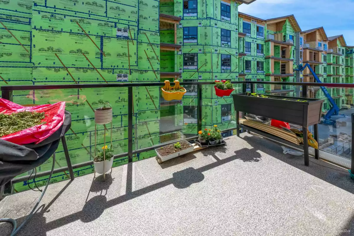 Walk-In Closet Photo of 402 11077 Ravine Road, Surrey, BC