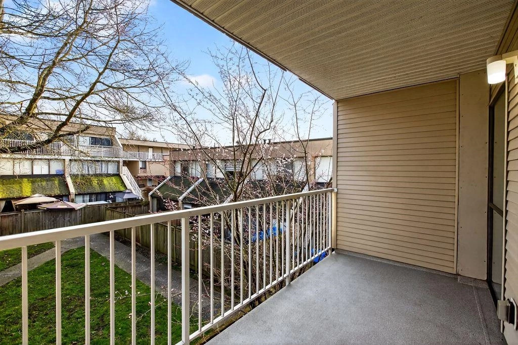 Basement Recreation Room Photo of 5 17700 60 Avenue, Surrey, BC