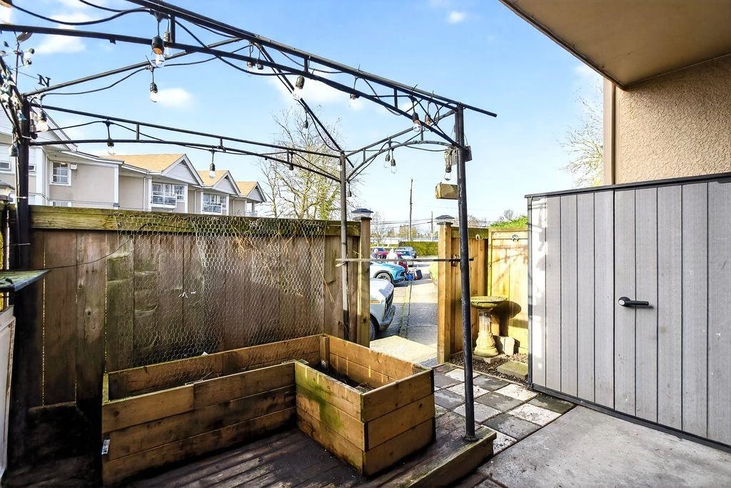 Outdoor Deck Photo of 5 17700 60 Avenue, Surrey, BC