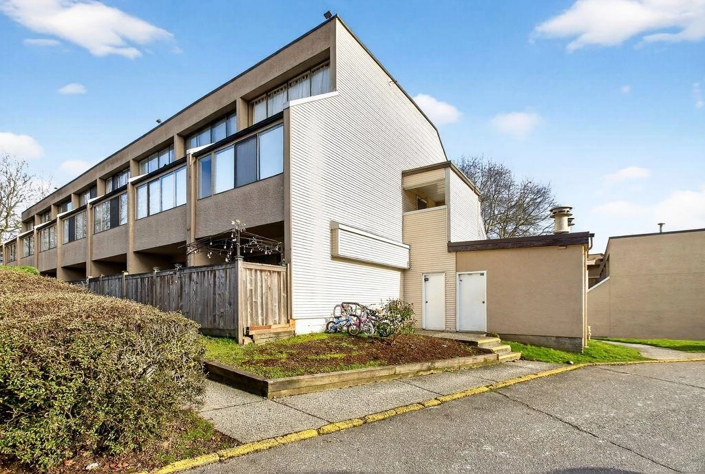 Swimming Pool Photo of 5 17700 60 Avenue, Surrey, BC
