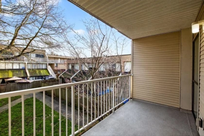 Basement Recreation Room Photo of 5 17700 60 Avenue, Surrey, BC
