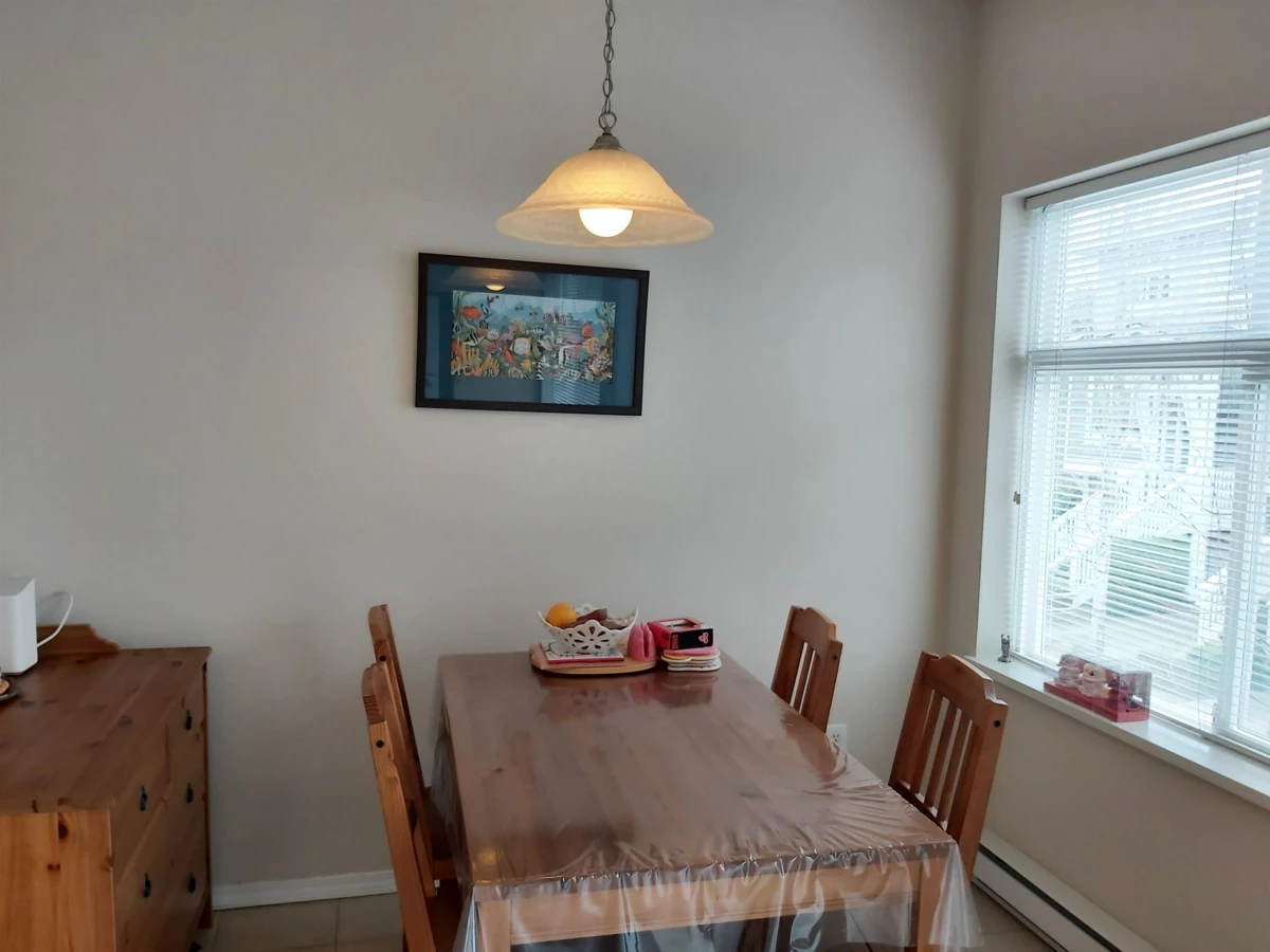 Kitchen Island Photo of 30 9333 Sills Avenue, Richmond, BC