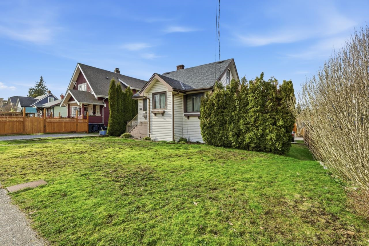 Family Room Photo of 215 Eighth Avenue, New Westminster, BC
