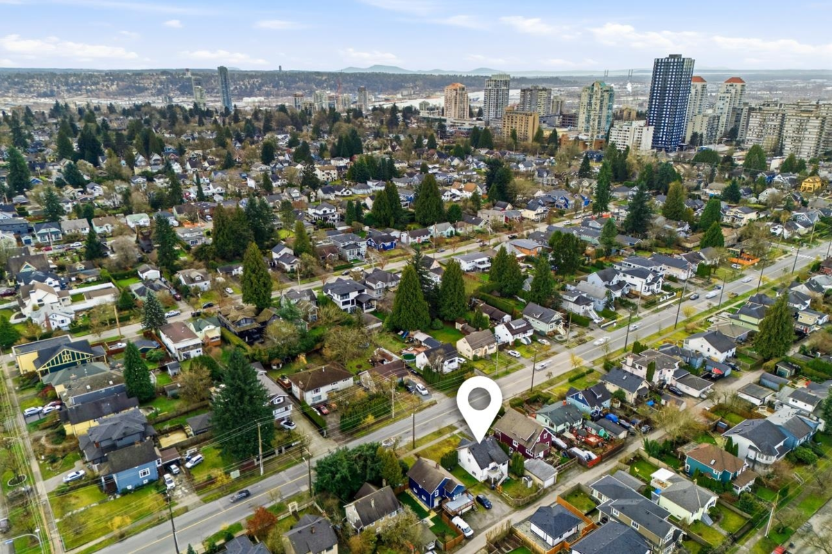 Guest Bathroom Photo of 215 Eighth Avenue, New Westminster, BC