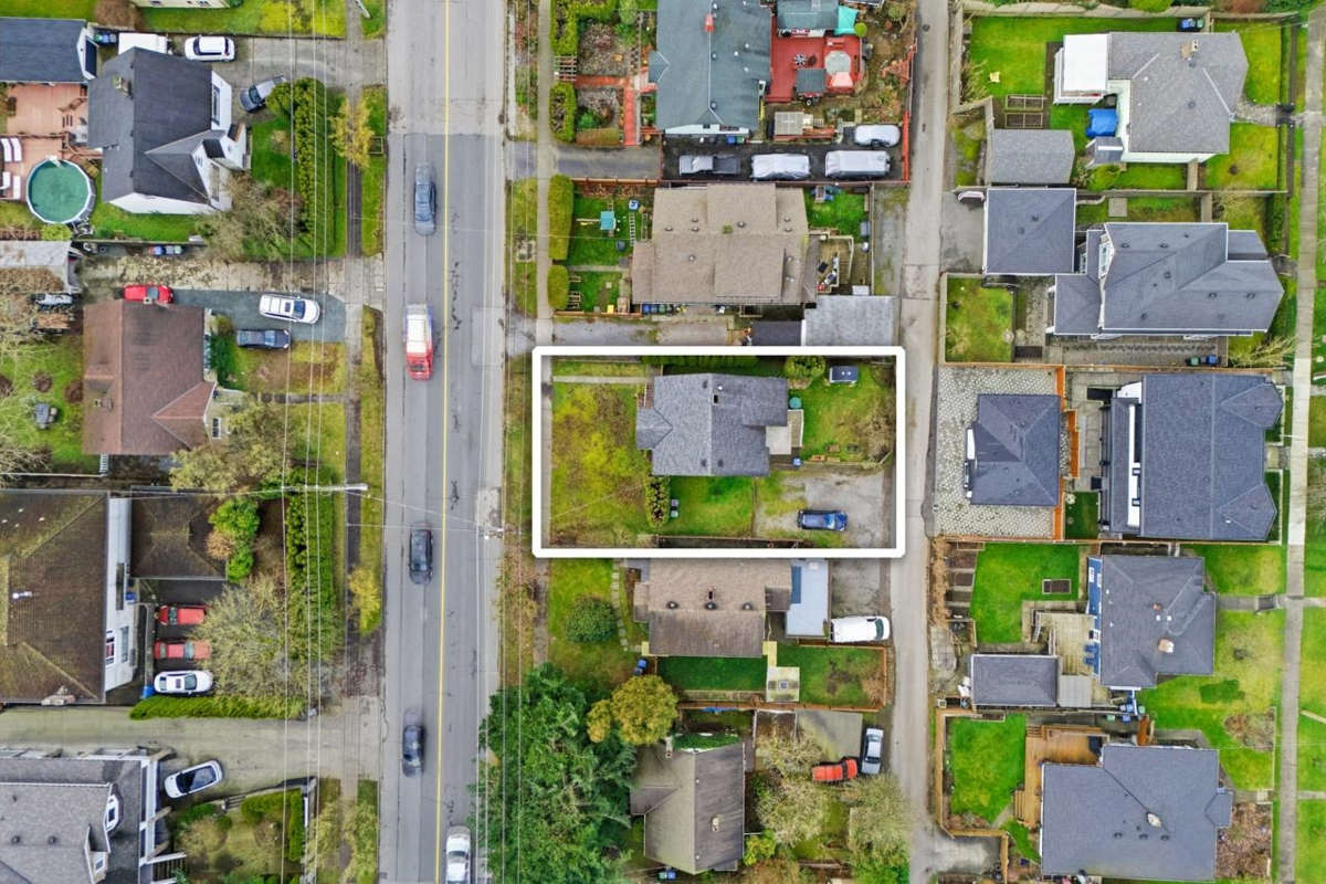 Kitchen Island Photo of 215 Eighth Avenue, New Westminster, BC