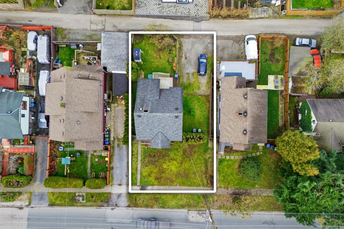 Kitchen Photo of 215 Eighth Avenue, New Westminster, BC