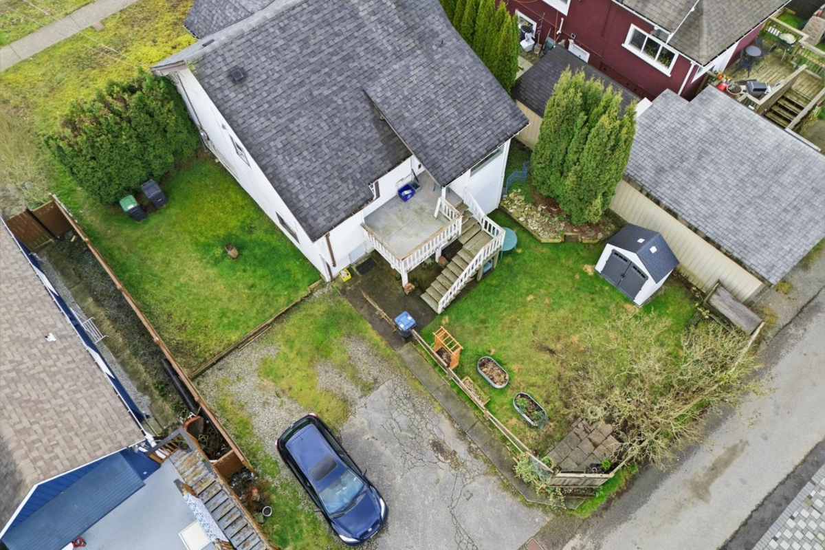 Walk-In Closet Photo of 215 Eighth Avenue, New Westminster, BC