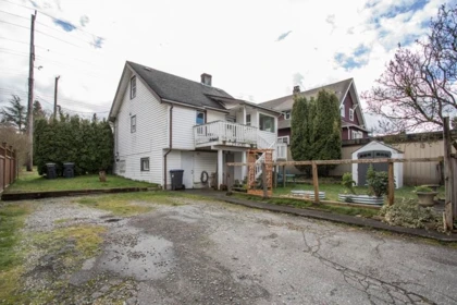 Backyard Photo of 215 Eighth Avenue, New Westminster, BC