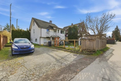 Front Yard Photo of 215 Eighth Avenue, New Westminster, BC