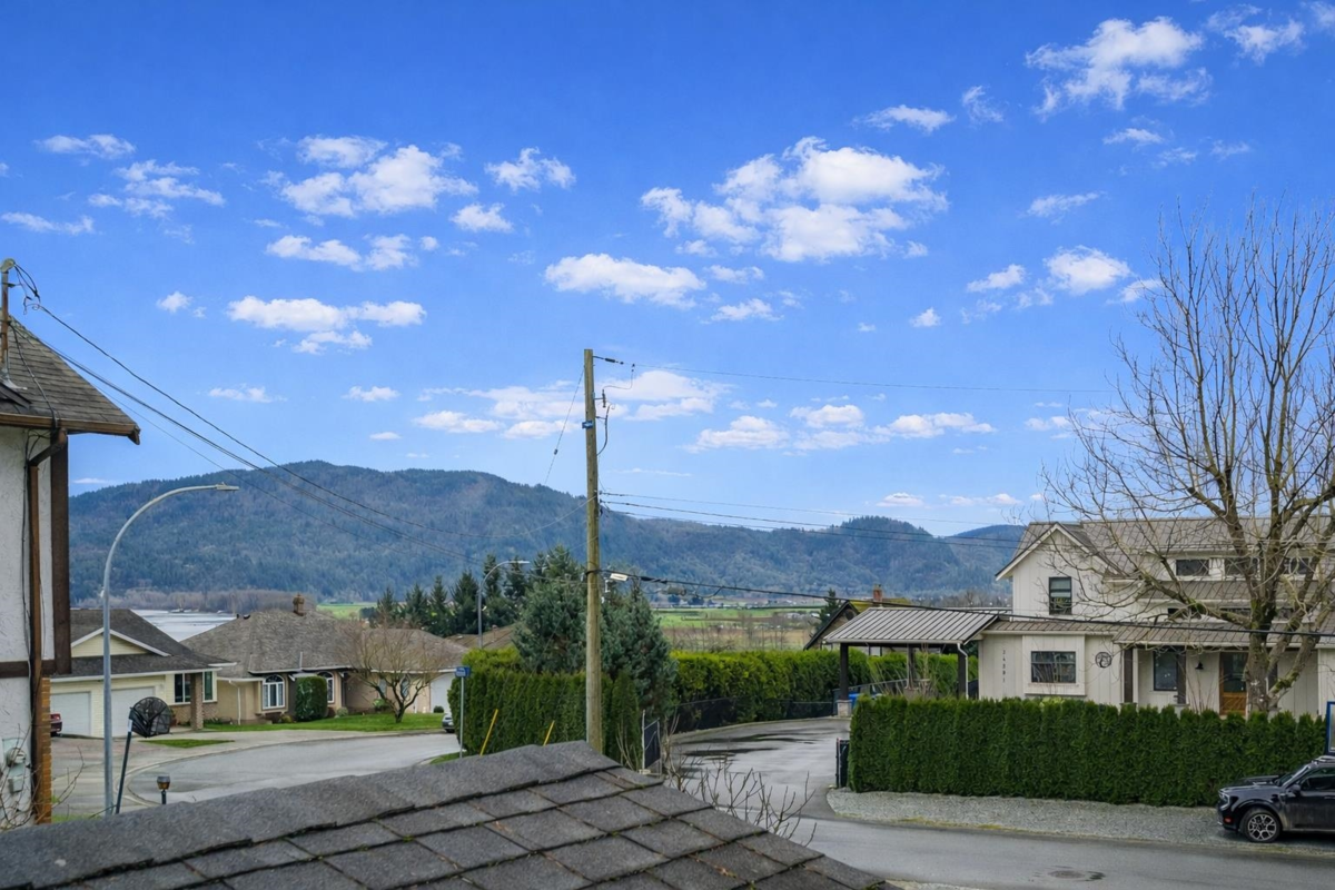 Garage Interior Photo of 34587 Ferguson Avenue, Mission, BC