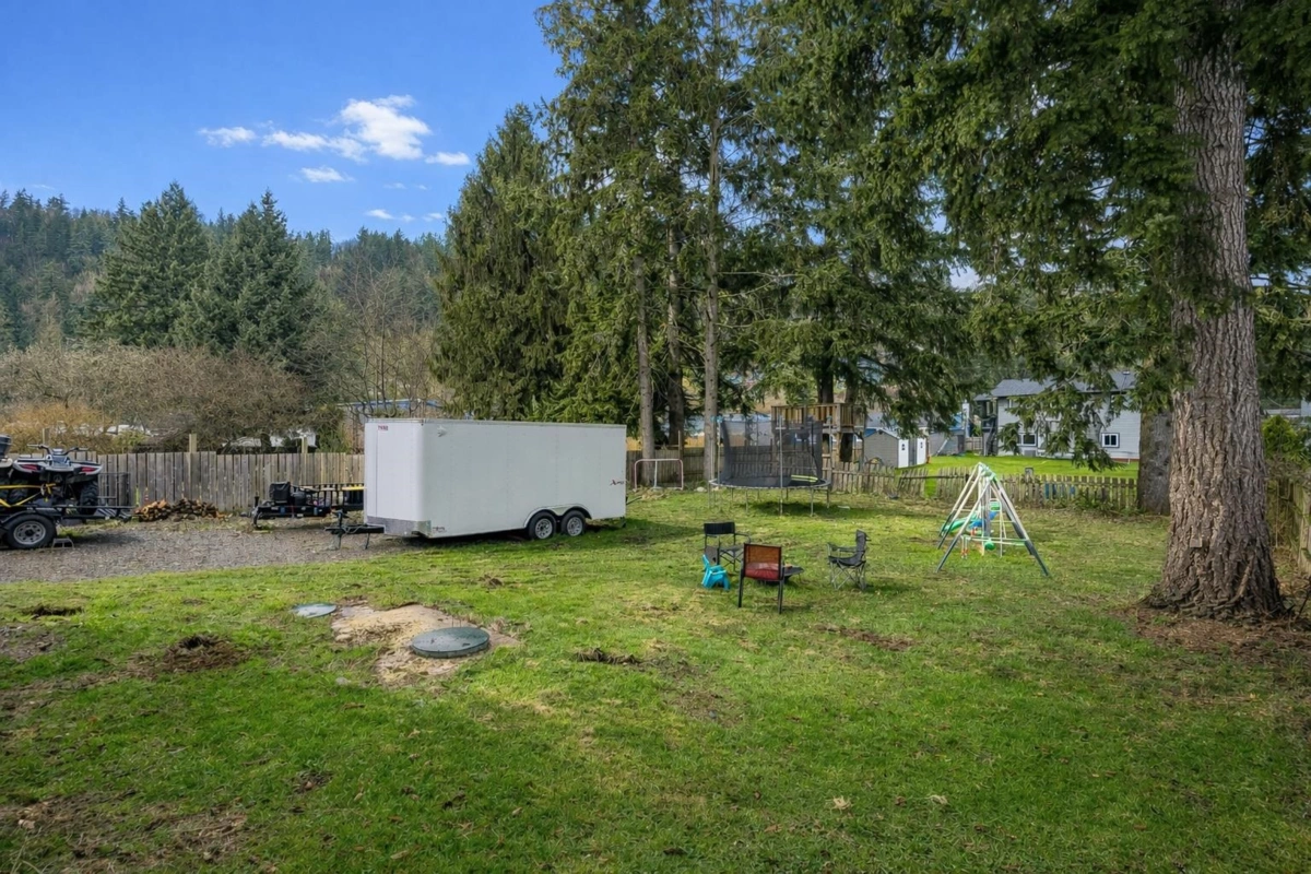 Hot Tub / Spa Photo of 34587 Ferguson Avenue, Mission, BC