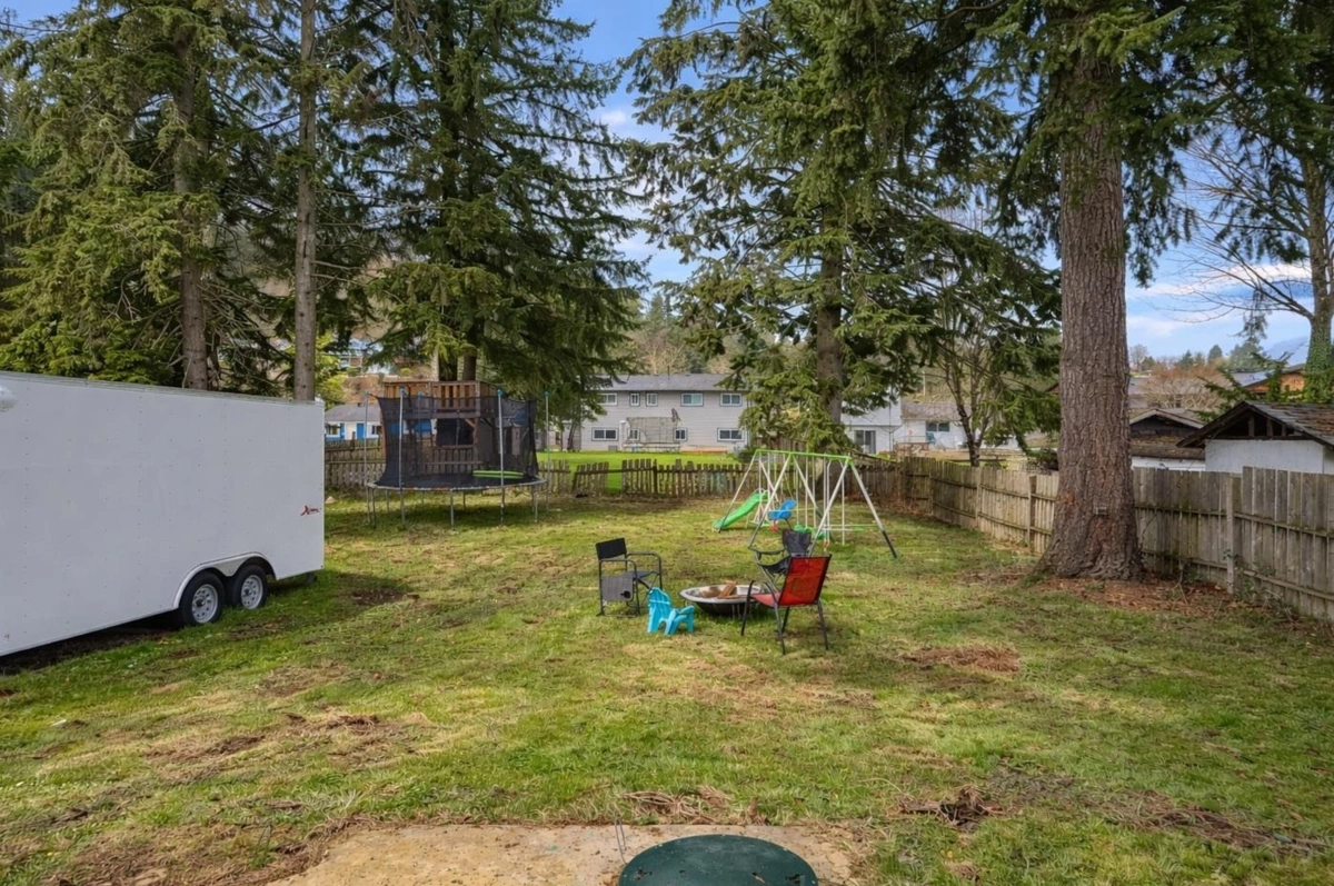 Outdoor Kitchen Photo of 34587 Ferguson Avenue, Mission, BC