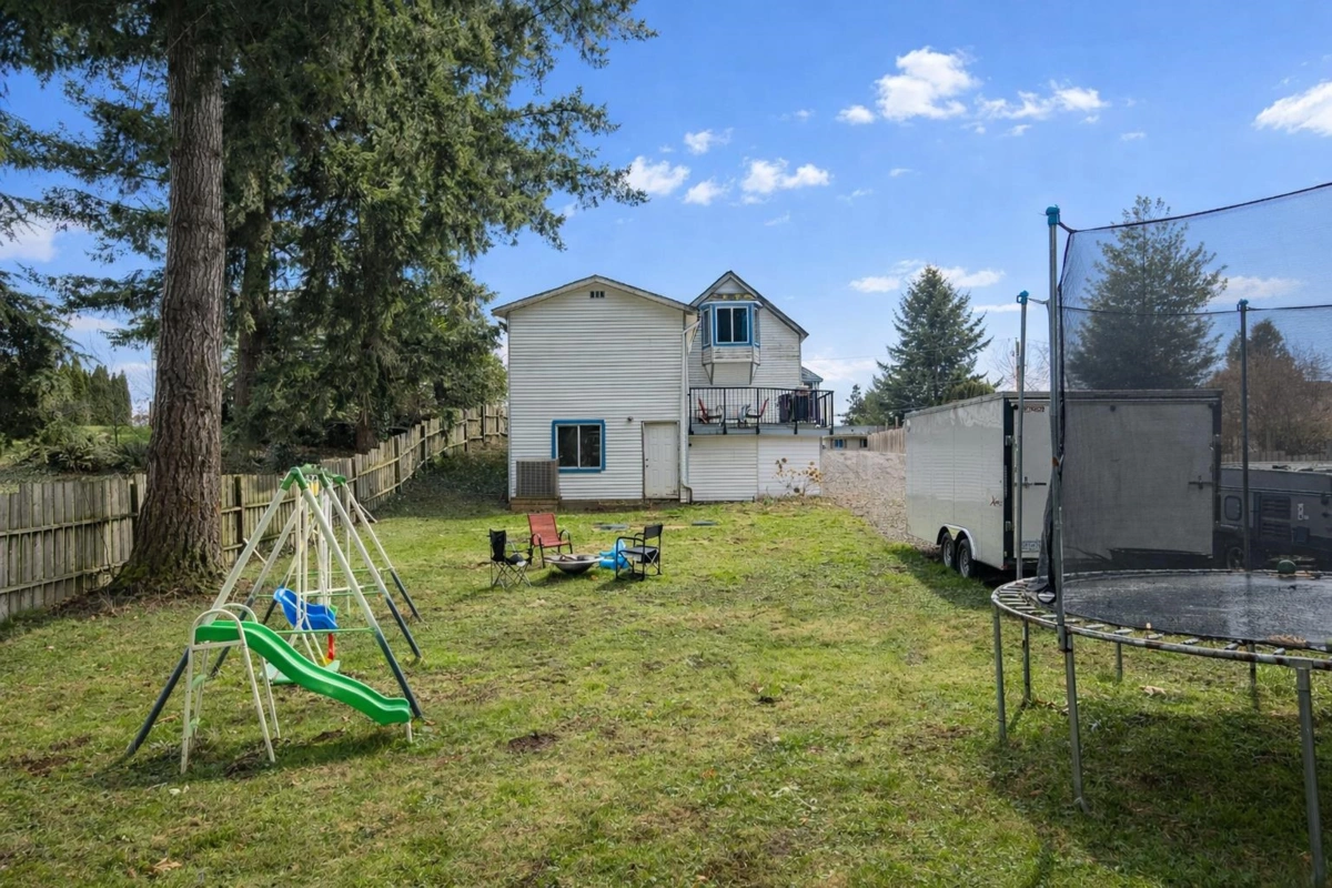 Swimming Pool Photo of 34587 Ferguson Avenue, Mission, BC