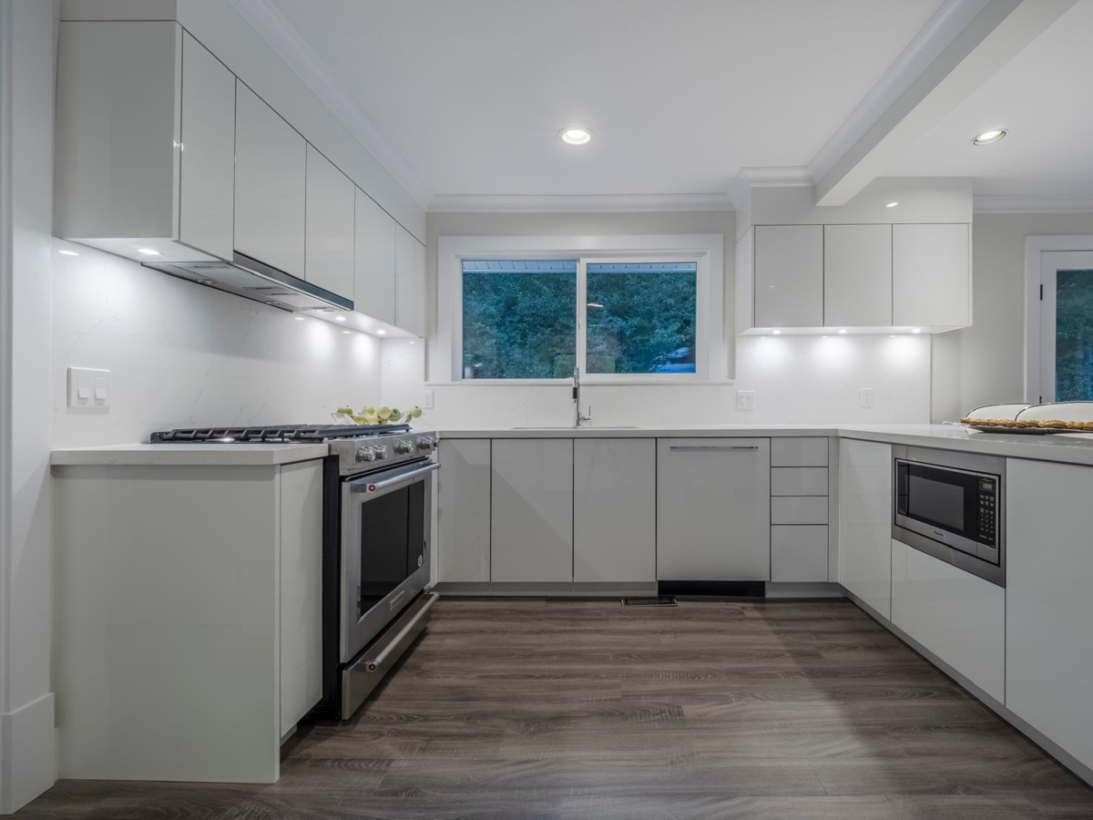 Kitchen Photo of 638 King Georges Way, West Vancouver, BC