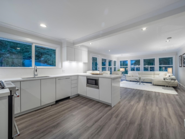 Kitchen Island Photo of 638 King Georges Way, West Vancouver, BC