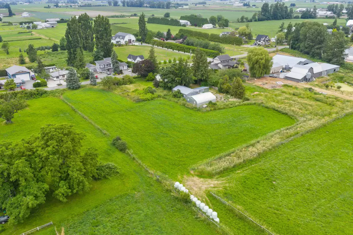 Living Room Photo of 394 Arnold Road, Abbotsford, BC