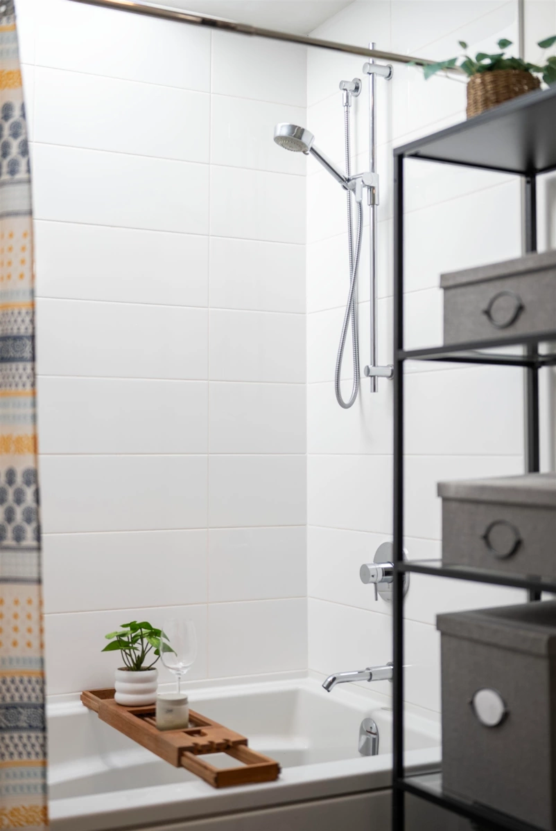 Entry Foyer Photo of 3981 Lynn Valley Road, North Vancouver, BC