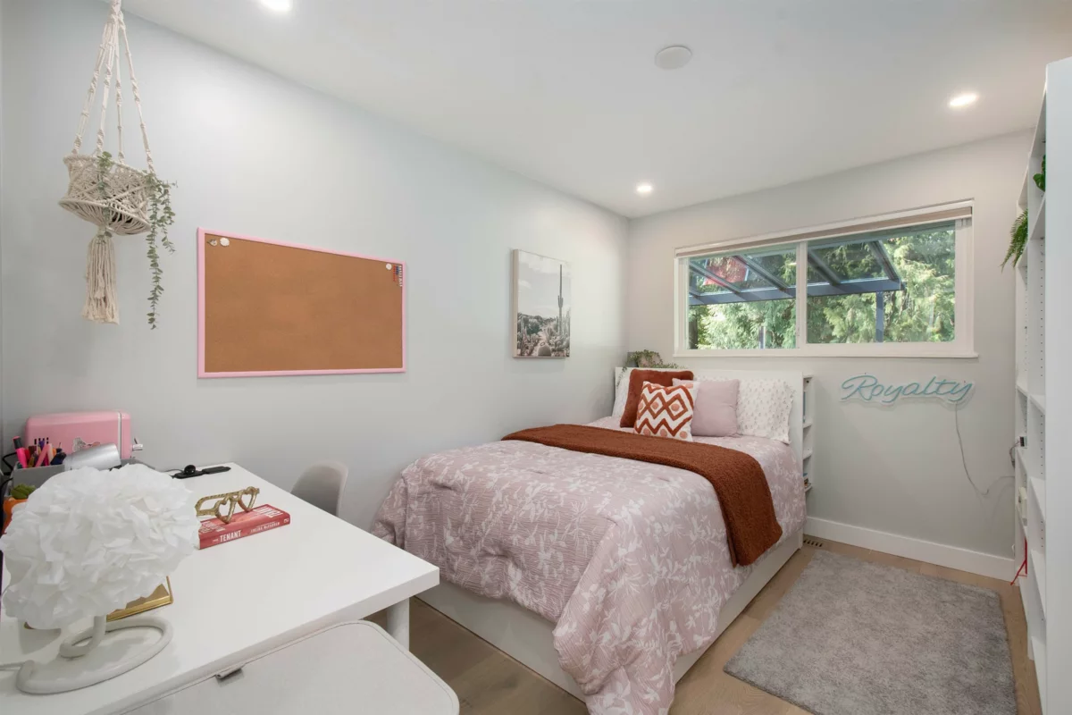Hallway Photo of 3981 Lynn Valley Road, North Vancouver, BC