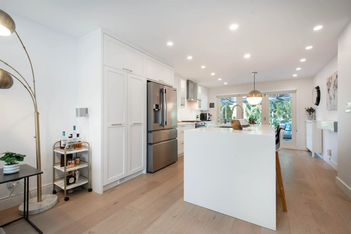 Kitchen Island Photo of 3981 Lynn Valley Road, North Vancouver, BC