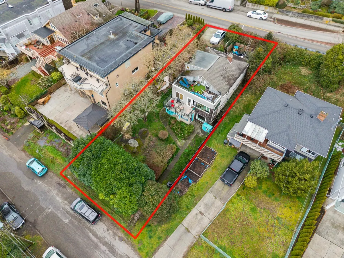 Breakfast Nook Photo of 14878 Buena Vista Avenue, White Rock, BC
