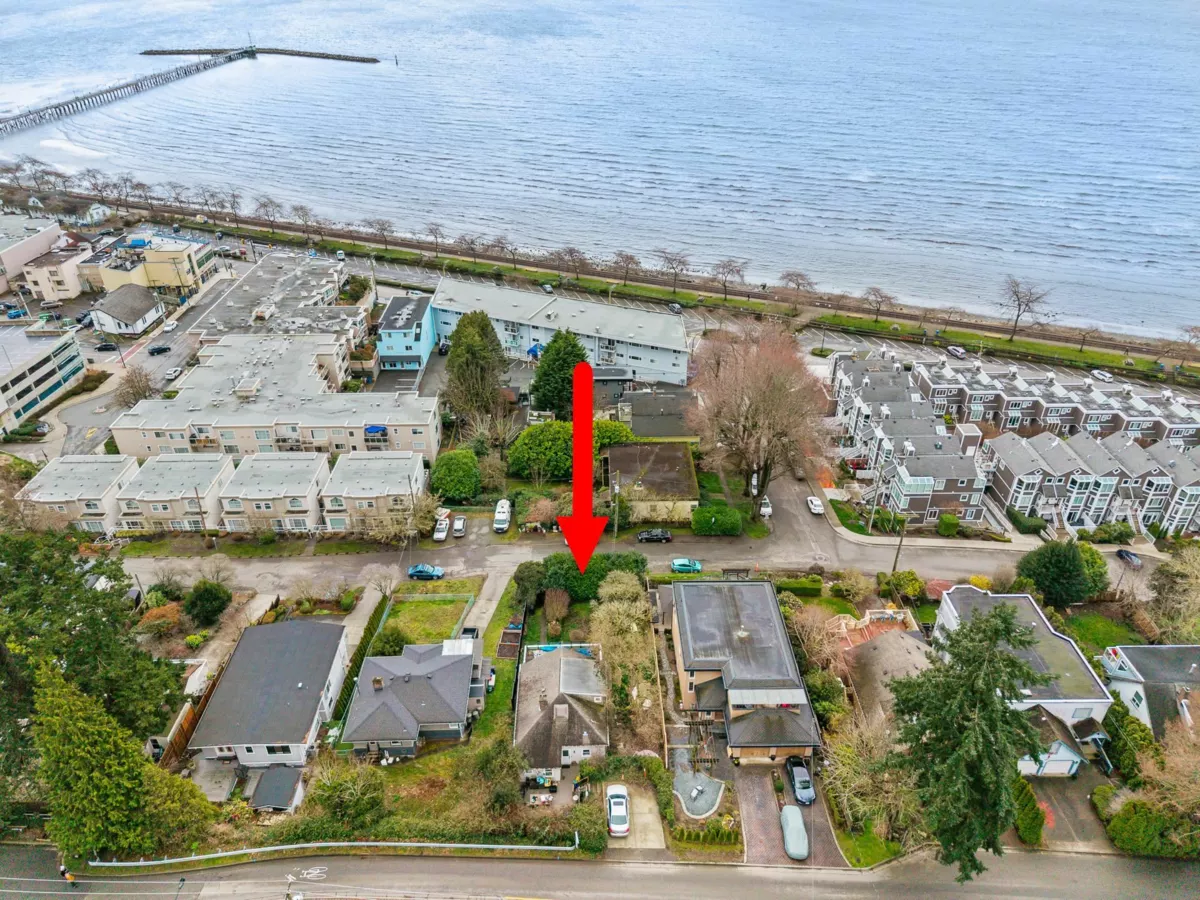 Kitchen Photo of 14878 Buena Vista Avenue, White Rock, BC