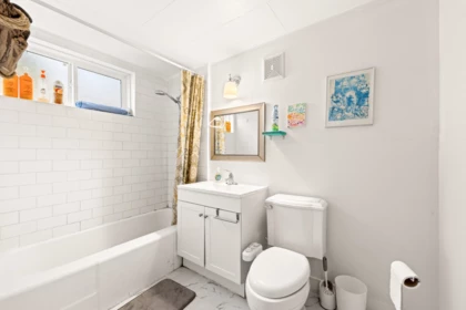Basement Recreation Room Photo of 14878 Buena Vista Avenue, White Rock, BC